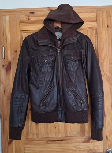 Dunkelbraune lederjacke von - dunkelbraune,